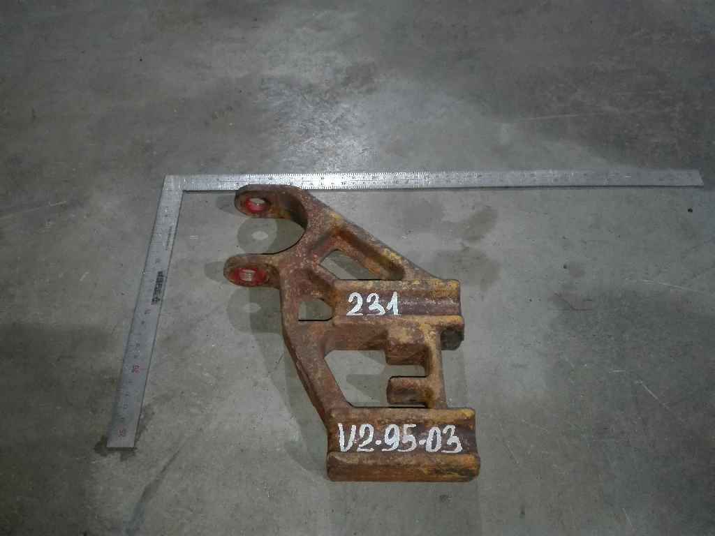 кронштейн переднего амортизатора нижний б/у